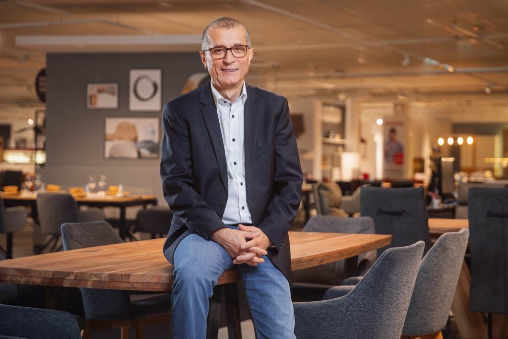 Hausleiter Möbel-Schau Gruppe