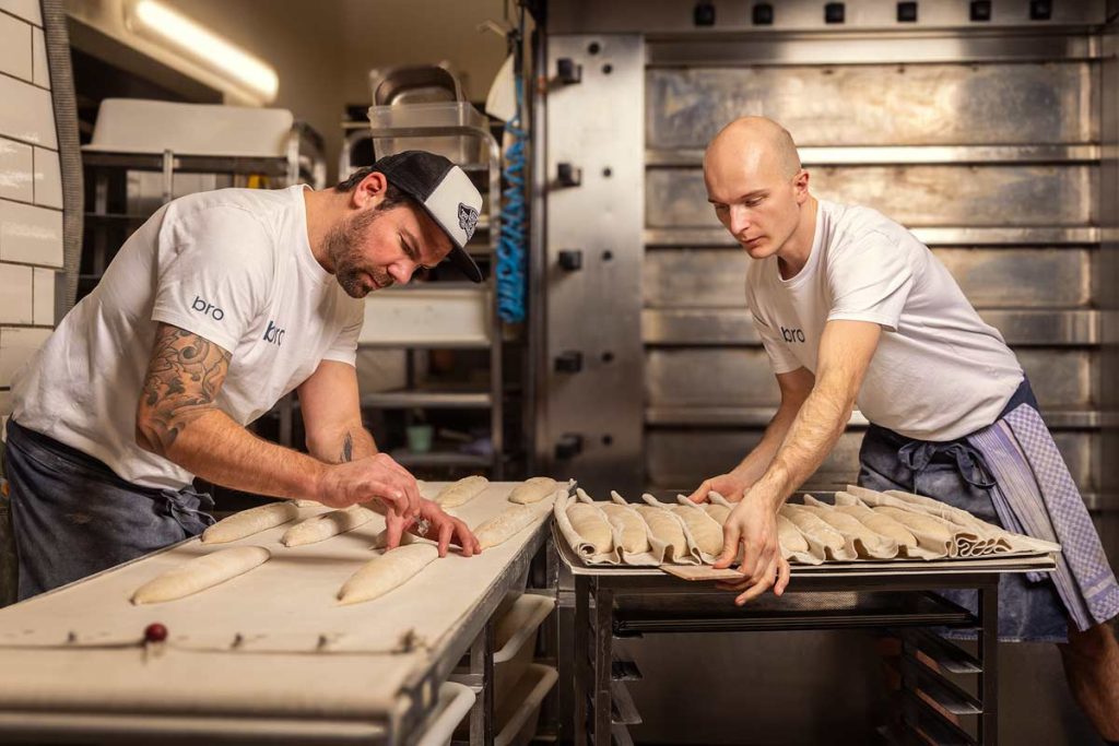 Foto aus der Backstube der Bäckerei Brotbruder Freiburg